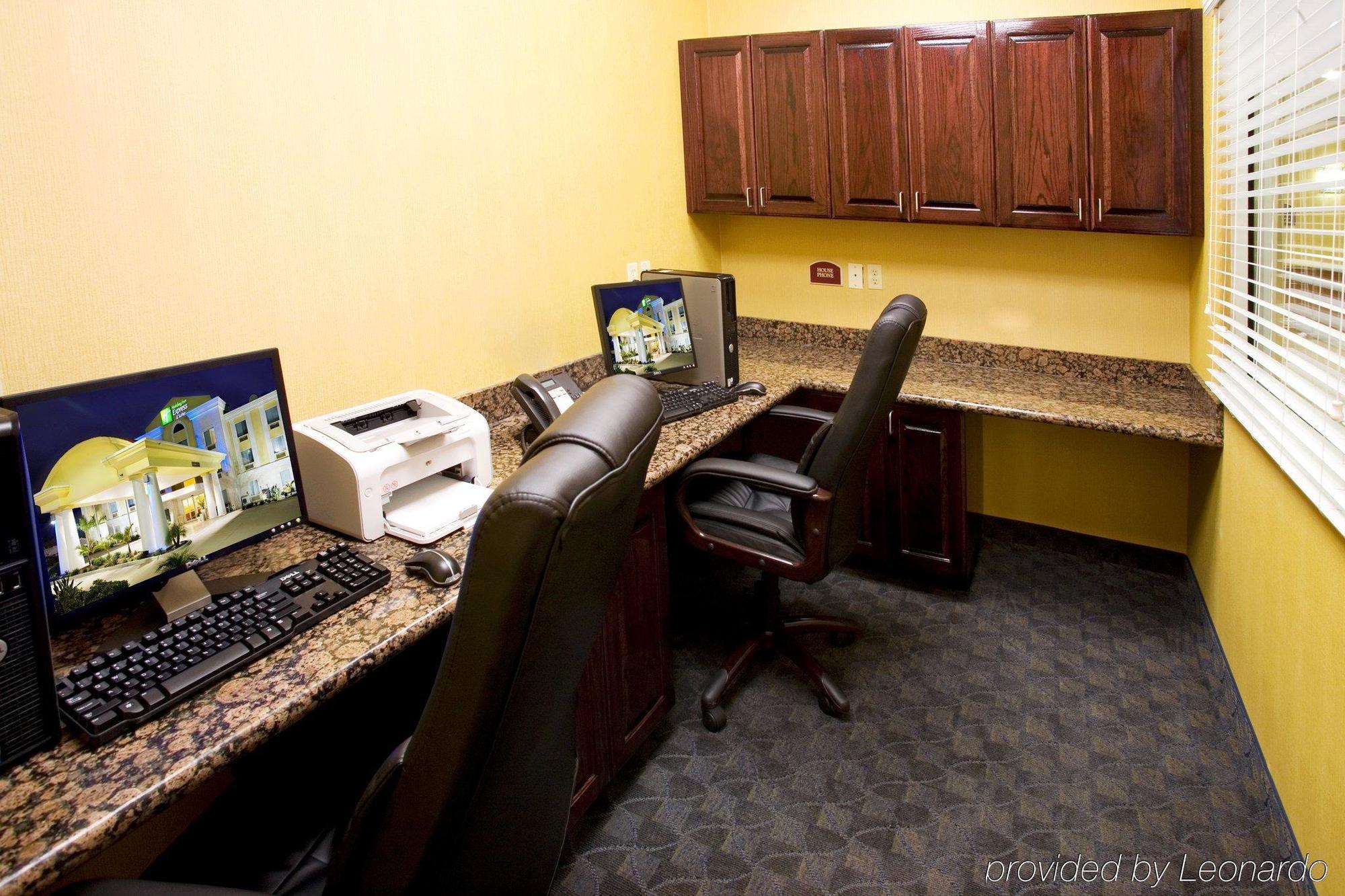Holiday Inn Express Hotel And Suites Falfurrias Facilities photo